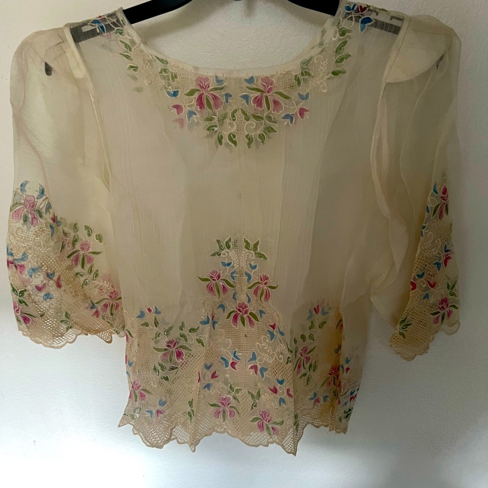 Women’s Barong Tagalog/Kimona in Beige color,Embroidered, Small/Medium,light.